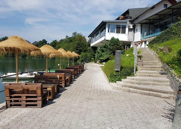 Gostisce Jezero