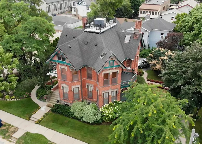 Owosso Bed & Breakfasts 