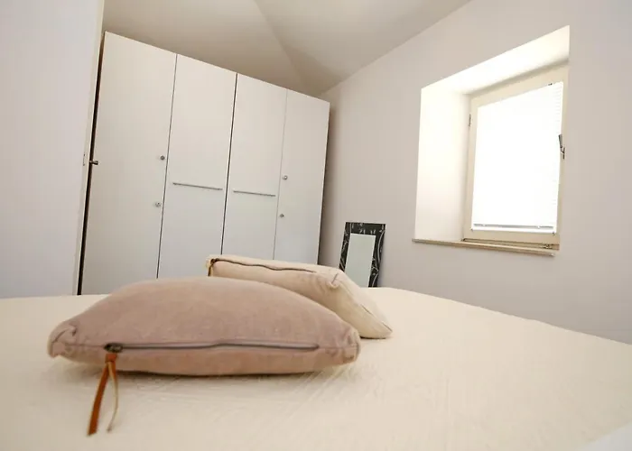 Swan City Apartment & Room