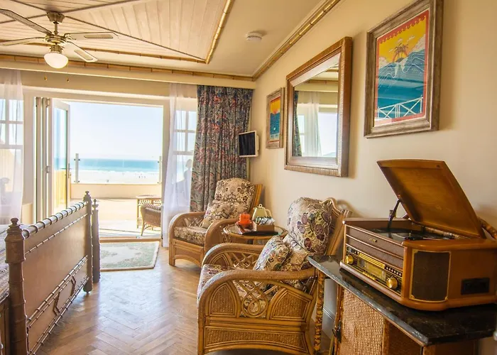 Tolcarne Beach Colonial Restaurant And Rooms