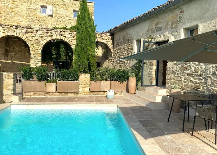 La Maison Des Vendangeurs: Jacuzzi Spa & Seasonal Pool Retreat