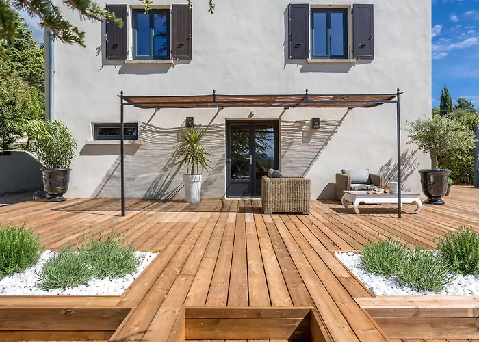 Bonnieux Bed & Breakfasts 