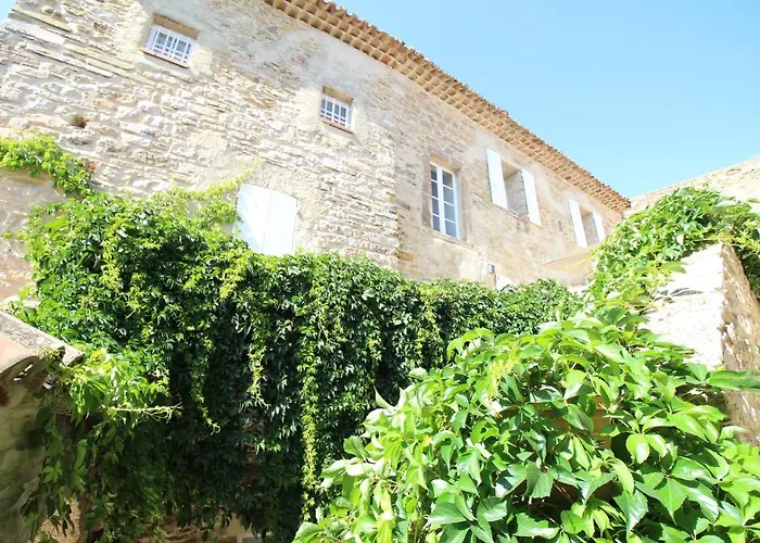 La Maison Des Vendangeurs: Jacuzzi Spa & Seasonal Pool Retreat