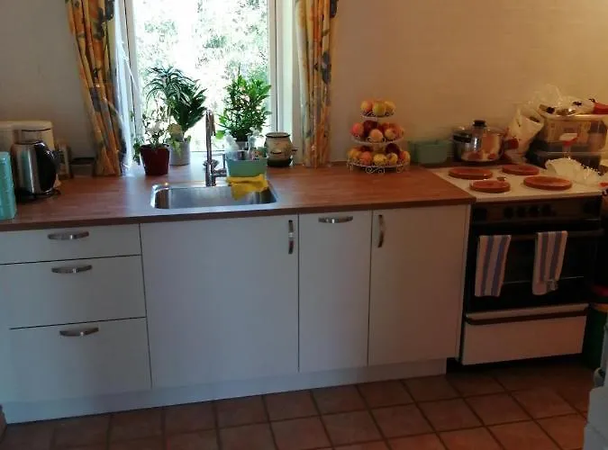 Stenhoj Bed And Breakfast, V. Jette Og Marius