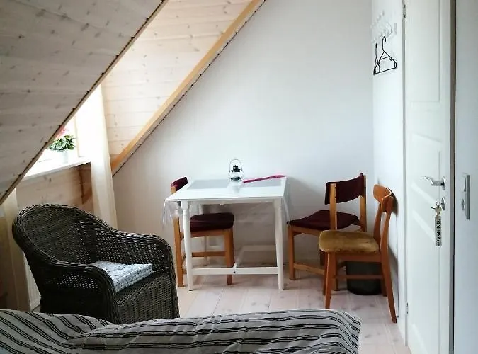 Stenhoj Bed And Breakfast, V. Jette Og Marius
