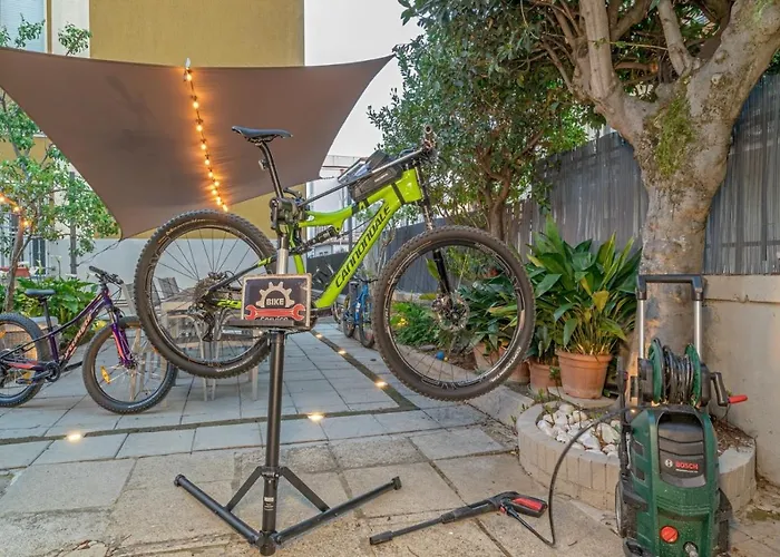 Casa Mirko - B&B con stazione ricarica auto elettriche parcheggio privato auto moto biciclette