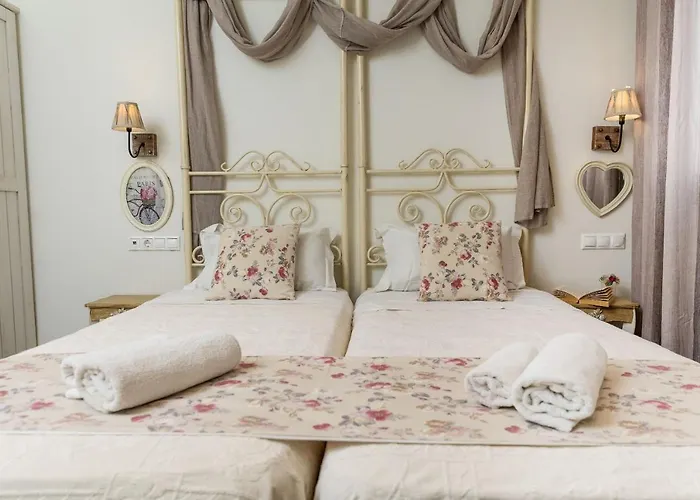 Naxos Petite Studios