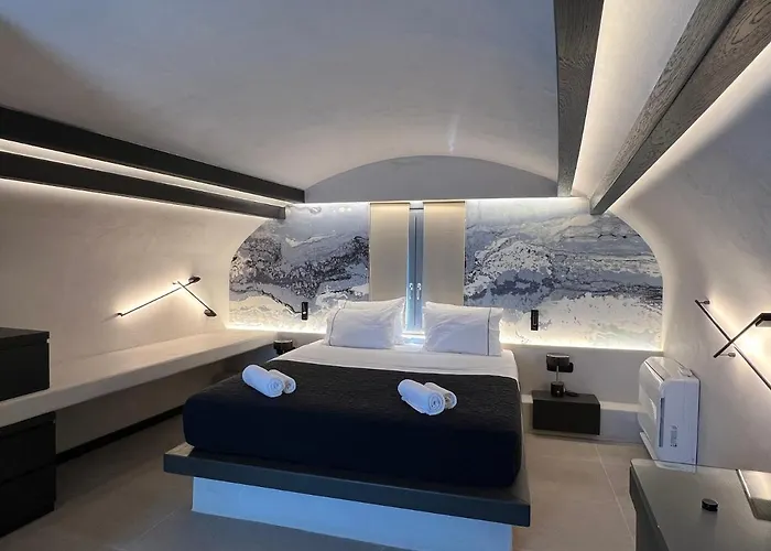 Armonoia Suites Santorini