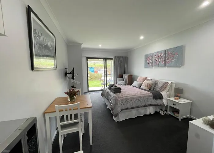 River Gardens Axedale Pet Friendly Farmstay B&B