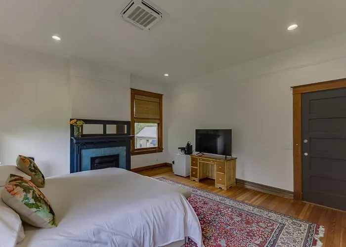 Oak Hall Mansion And Boutique Hotel