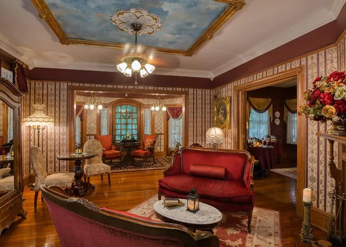 Cedar House Inn