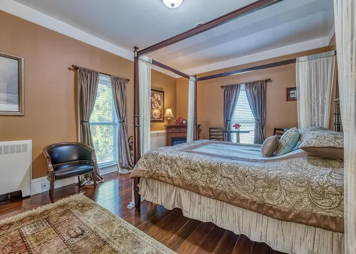 Benton Harbor Bed & Breakfasts 