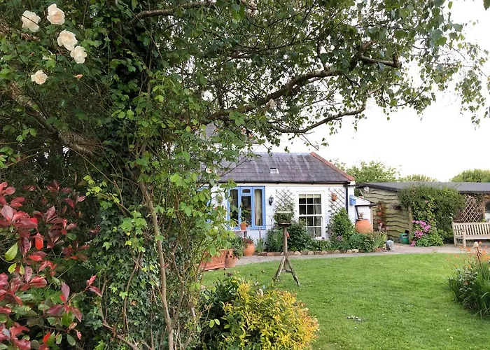 Cosy Cottage Ground Floor Bedroom Ensuite With Private Entrance
