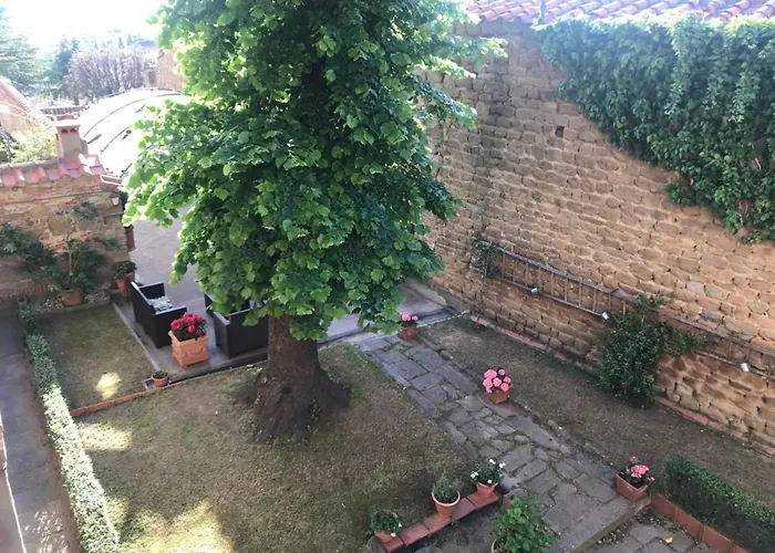 Camera Romantica con Giardino in Dimora Storica - B&B Palazzo Robicci