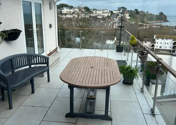 Luxury 3 Bedded Room With Sea Views And Parking