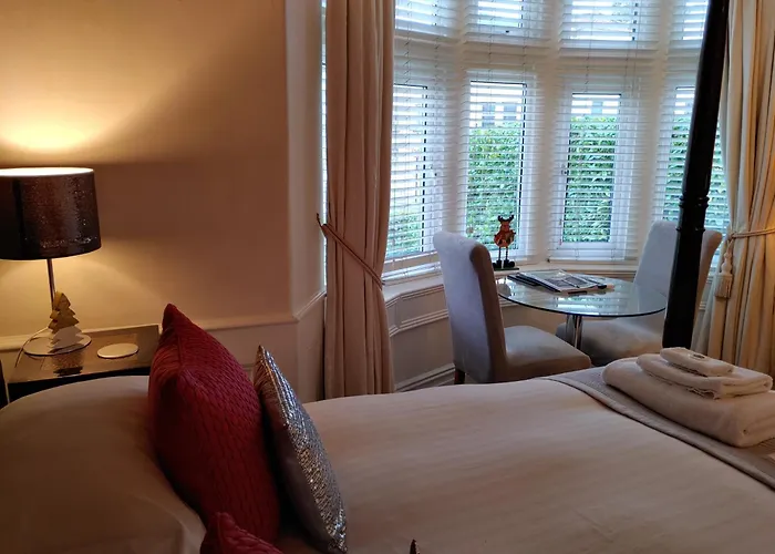 The Bath House Boutique B&B - In-Room Breakfast - Free Parking