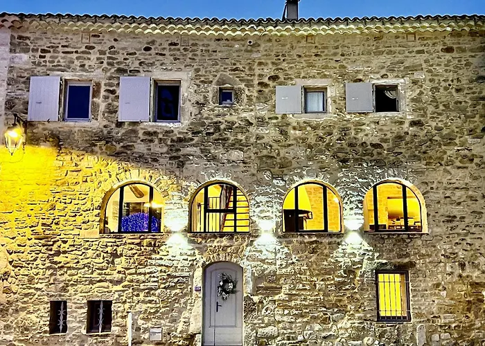 La Maison Des Vendangeurs: Jacuzzi Spa & Seasonal Pool Retreat