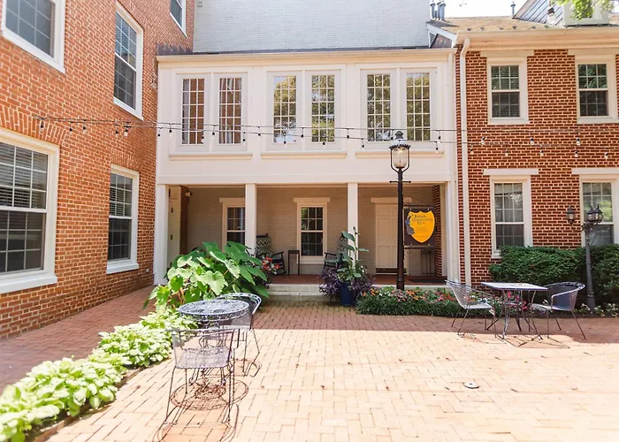 Oaks Inn Baltimore At 1840S Plaza