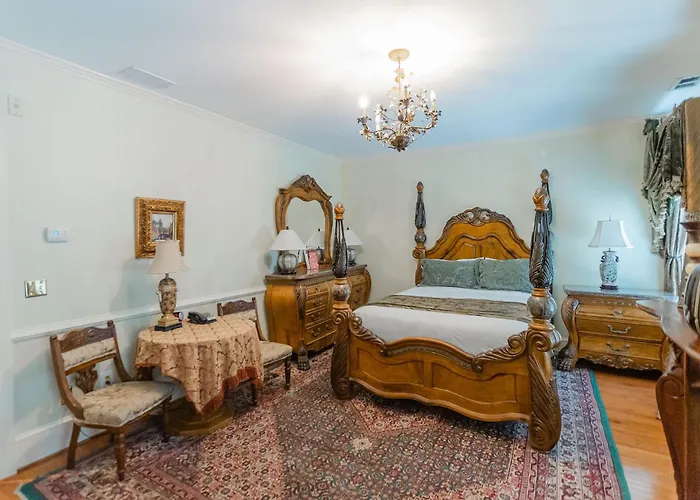 Oaks Inn Baltimore At 1840S Plaza
