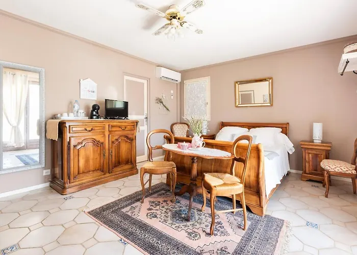 Chambre Et Table D'Hotes Villa Pomponette