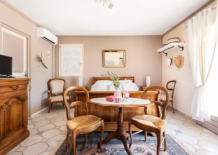 Chambre Et Table D'Hotes Villa Pomponette