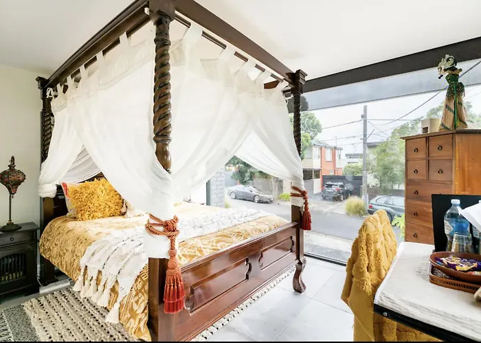 Bayside Boutique Retreat- Black Rock, Melbourne.
