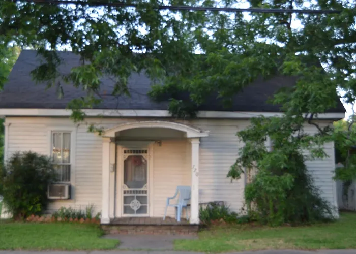 Carleton House Bed And Breakfast