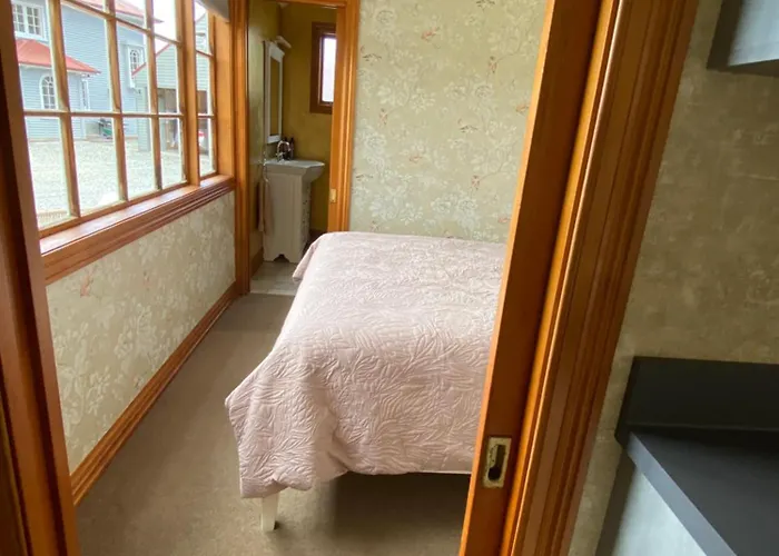 Rose Creek Cottage