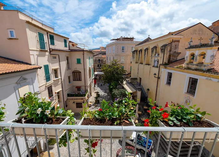 La Divina - Free Parking -