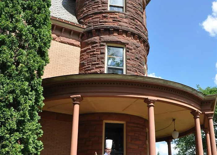 Henderson Castle Inn