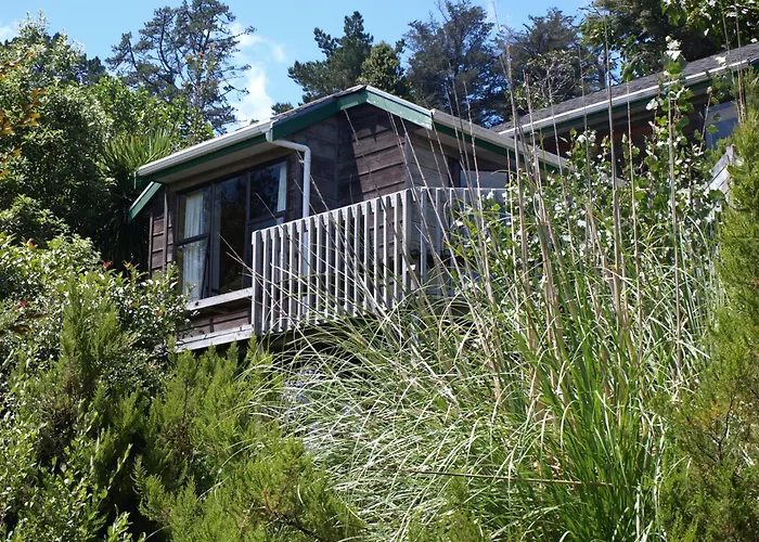 Grafton Cottage & Chalets