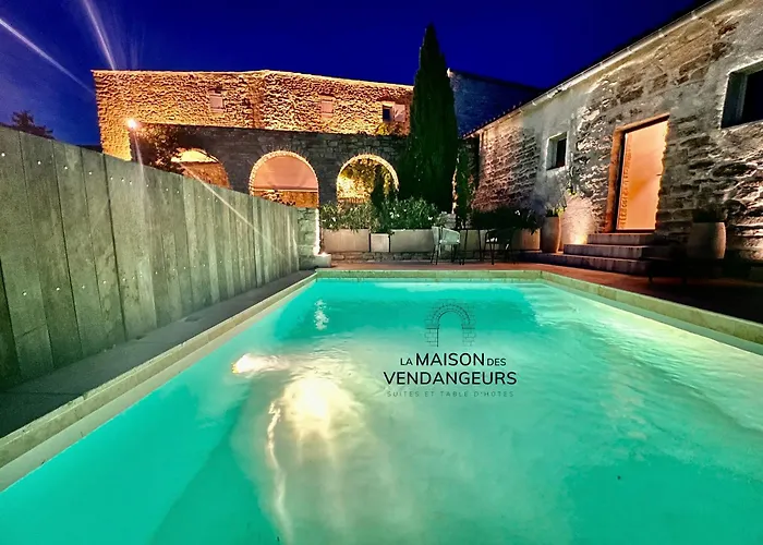 La Maison Des Vendangeurs: Jacuzzi Spa & Seasonal Pool Retreat