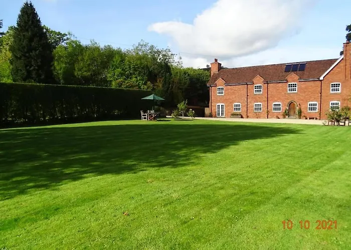 Rhayader Bed & Breakfasts 