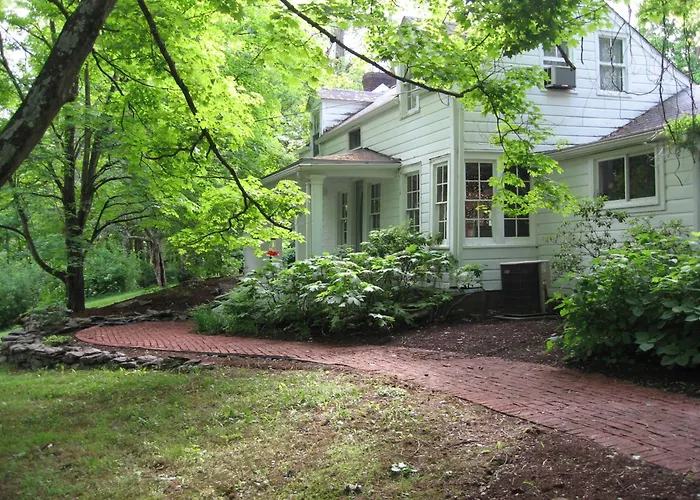 B&B On Seven Acres With Private Bed & Bath