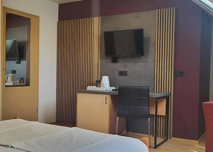 Rooms & Apartments Kepic, Airport Accomodation