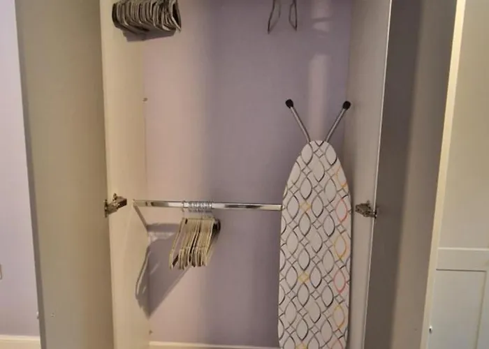 Double B&B Room In Southwater With Private Bathroom And Parking