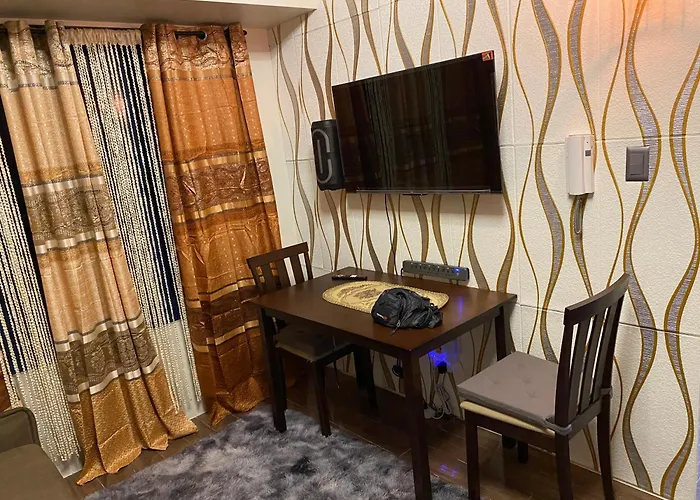 Makati Air Luxury Package - Laugh Sleep Brunch Surf 300 Mbps Fast