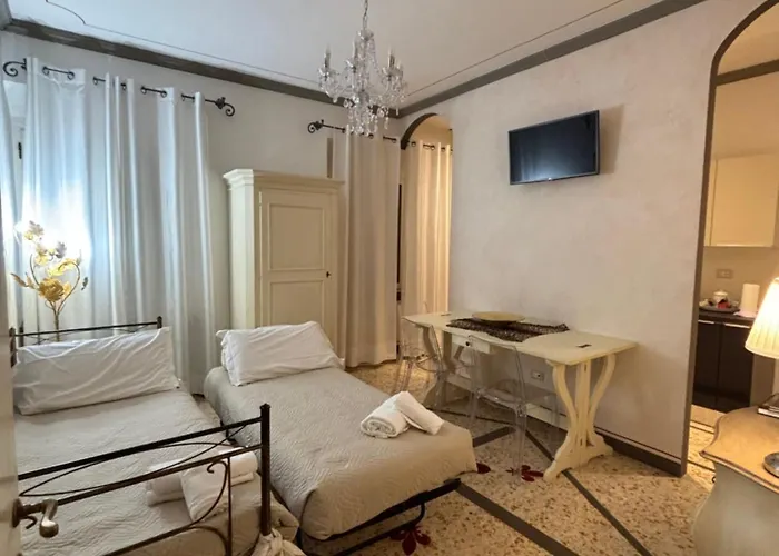 Palazzo Mari Suite & Rooms B&B