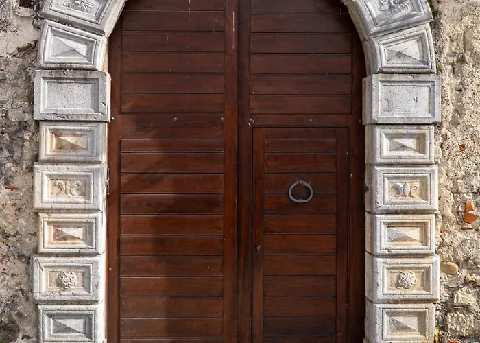 Maison De Curtis