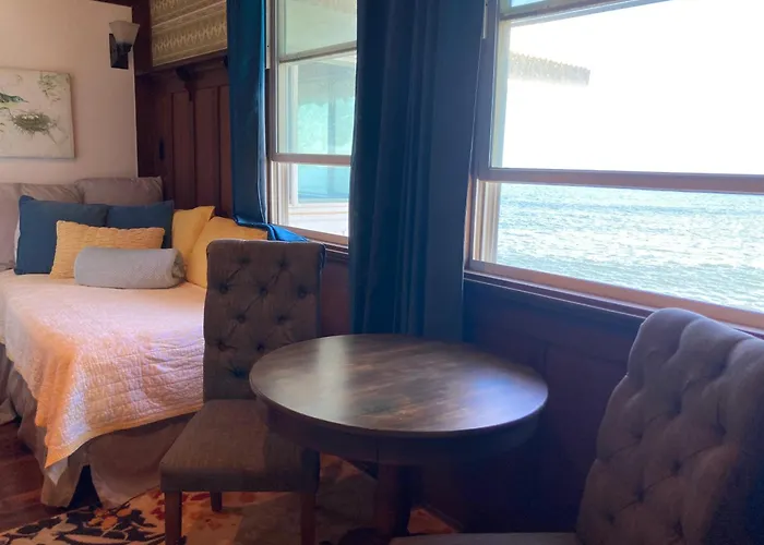 Hilo Bay Oceanfront Bed And Breakfast