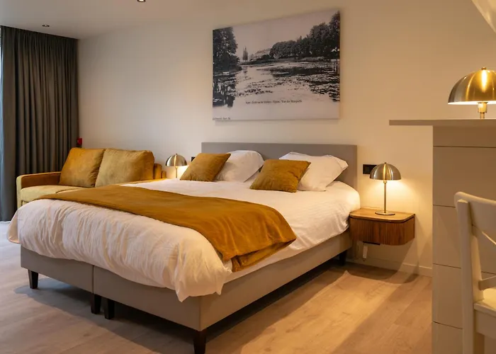Meningate Lodge