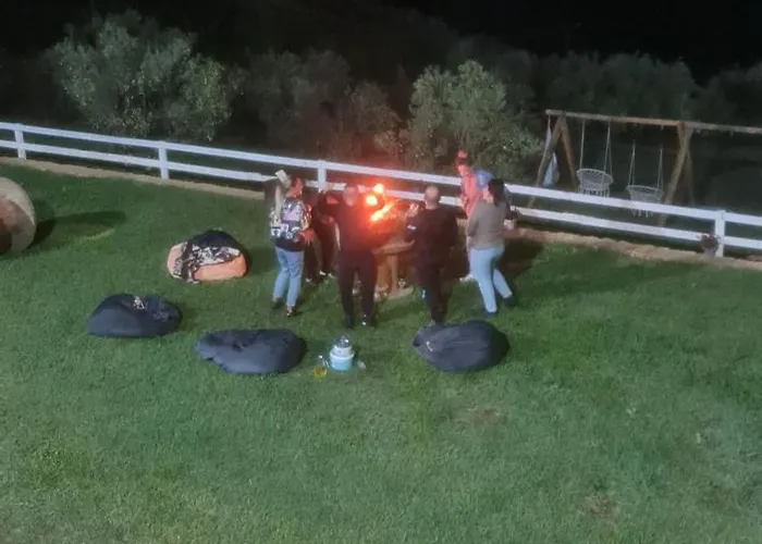 Shtepiza Lio Liqeni Merhojes