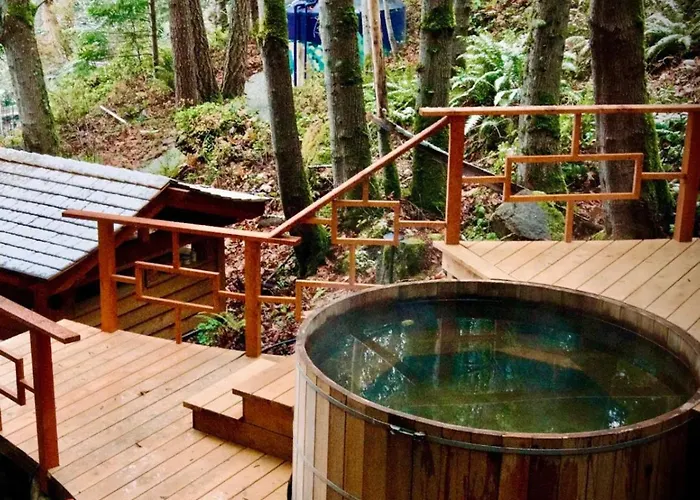 Sungate On Salt Spring - Luxurious Suite With Cedar Hot Tub & View