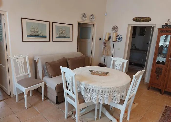 Emily'S Guest House