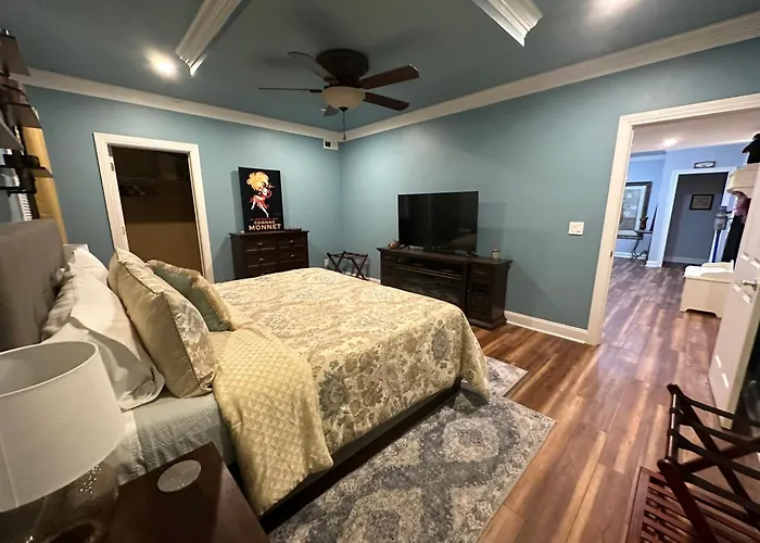 La Grange Bed & Breakfasts 