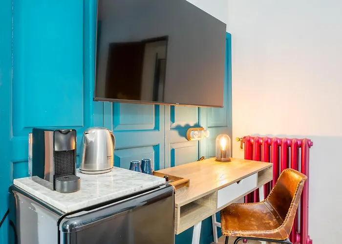 Dog Admiral - Urban Guest House