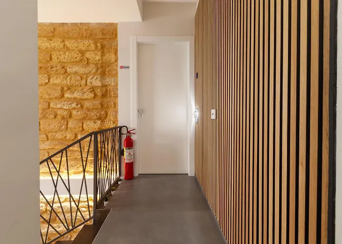 Oneira Rooms