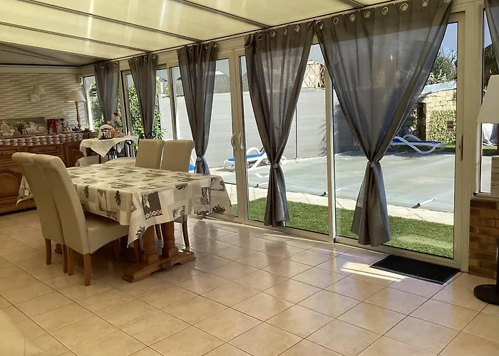 Chambre d'hôtes la Maximinoise parking privé Wifi petit déjeuner inclus à 5mn de Chantilly et à proximité de Senlis et autoroute A1,Parc Astérix, Pierrefonds, Compiegne, Aéroport Roissy Charles de Gaulle