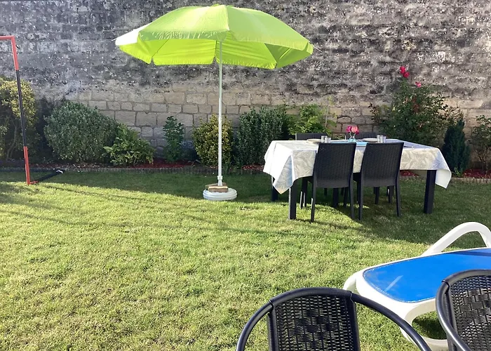 Chambre d'hôtes la Maximinoise parking privé Wifi petit déjeuner inclus à 5mn de Chantilly et à proximité de Senlis et autoroute A1,Parc Astérix, Pierrefonds, Compiegne, Aéroport Roissy Charles de Gaulle