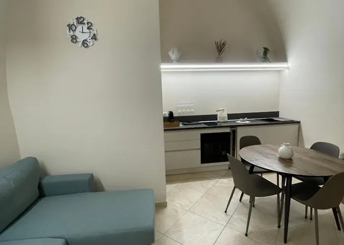 B&B Rival Room E Suite